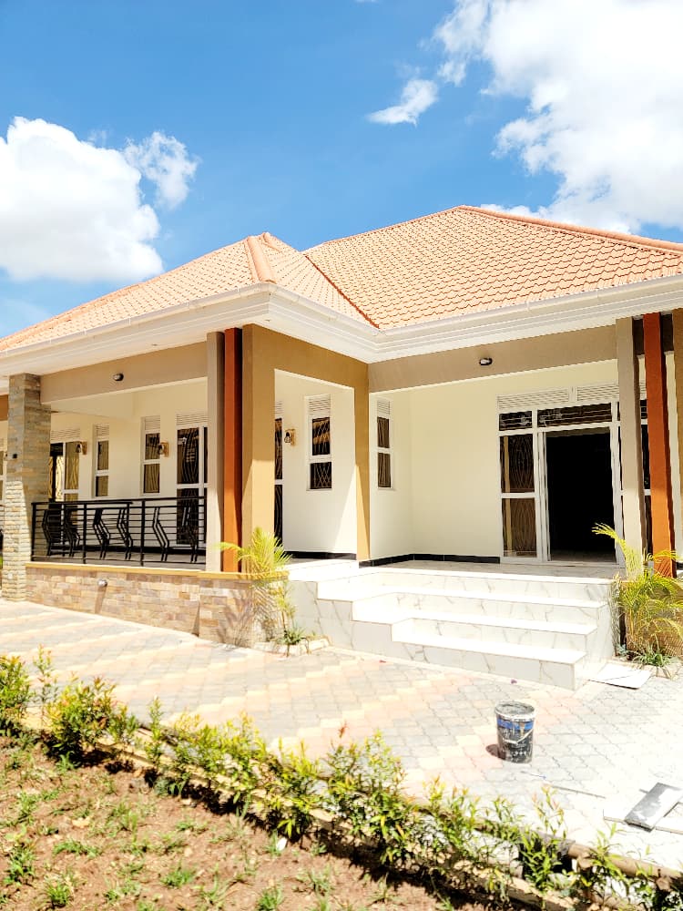 House in Kitende for 550m