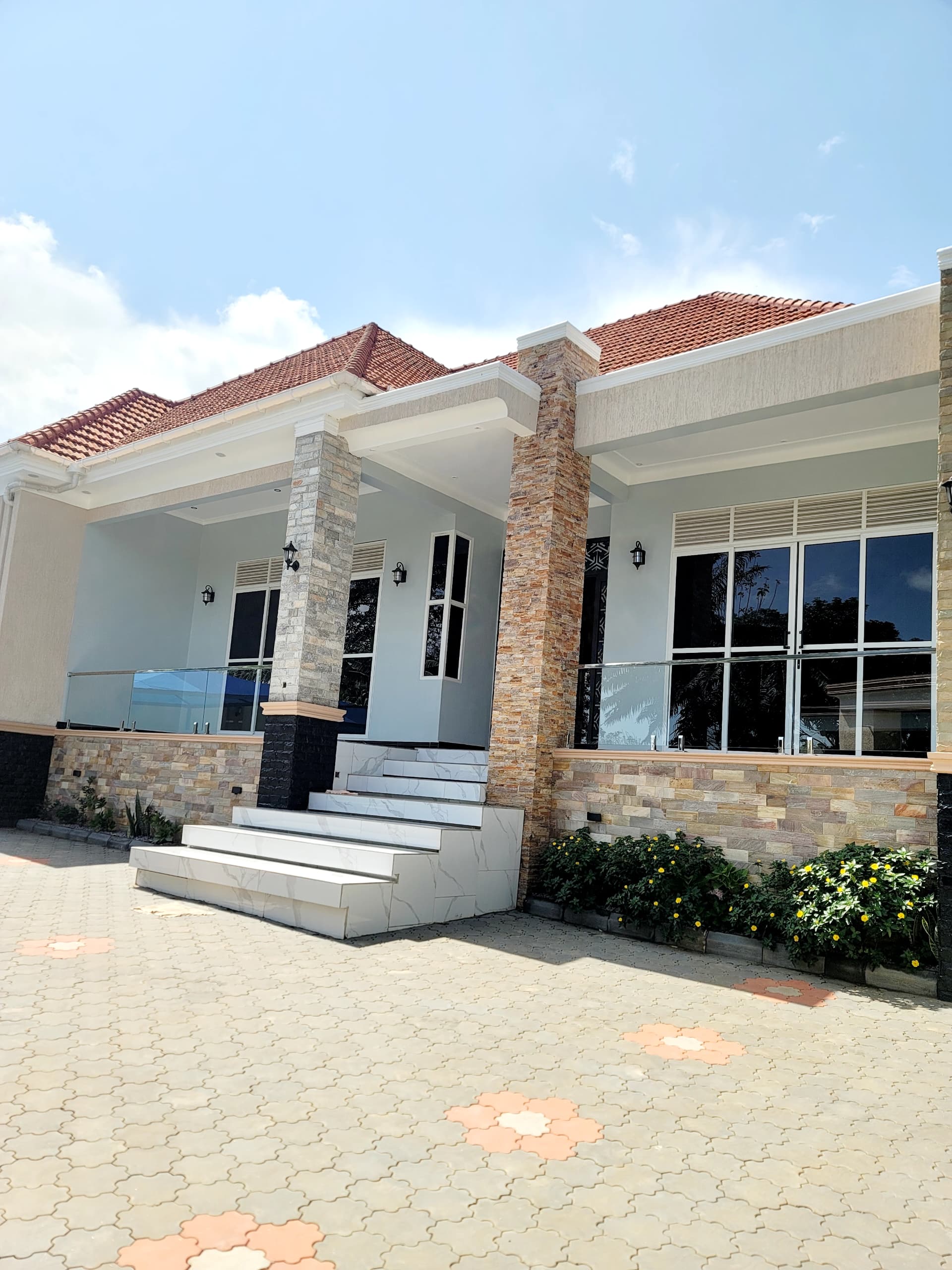 House for sale in Bwebaja akright city