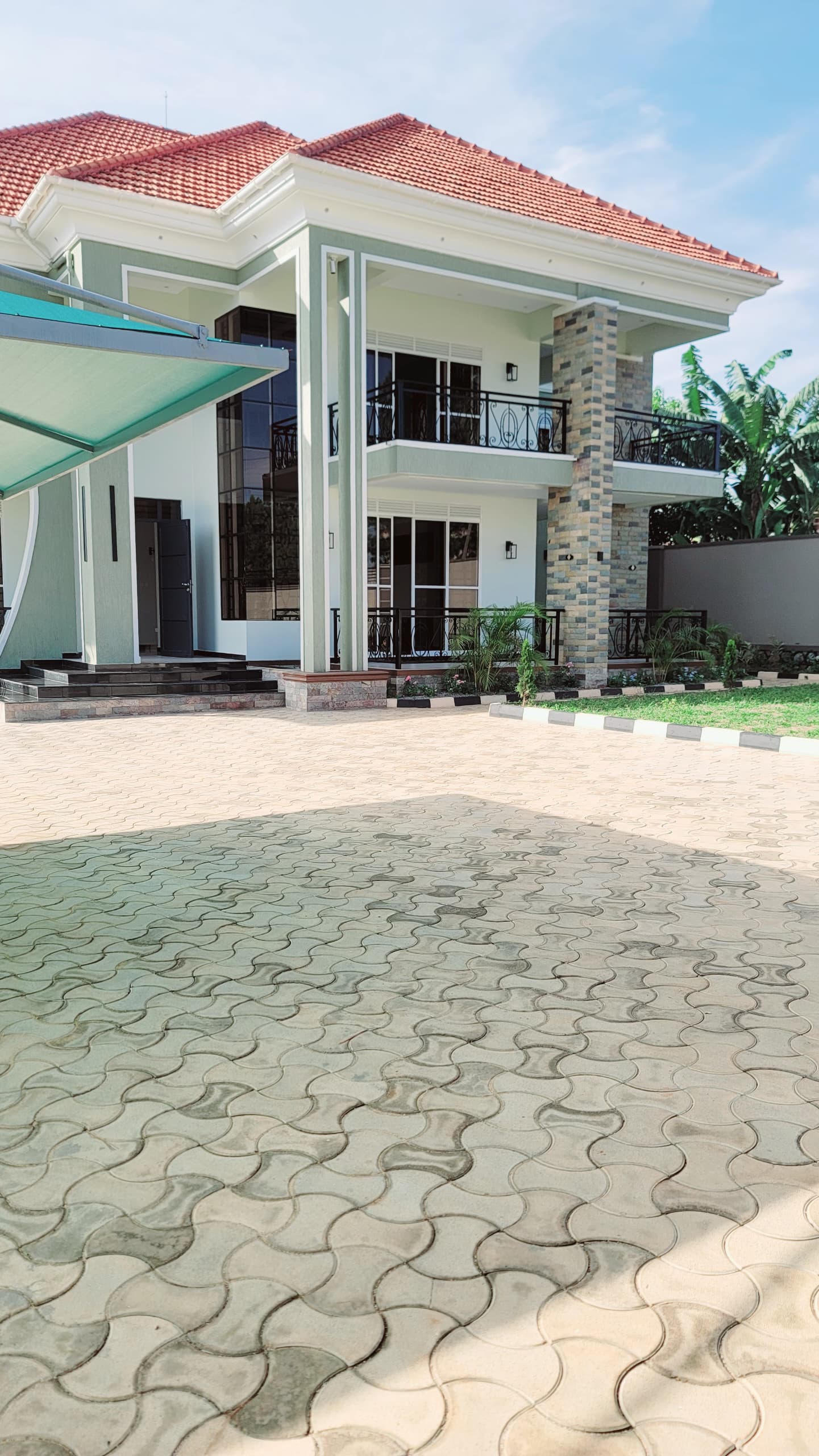 Flat house for sale in bwebaja entebbe rd