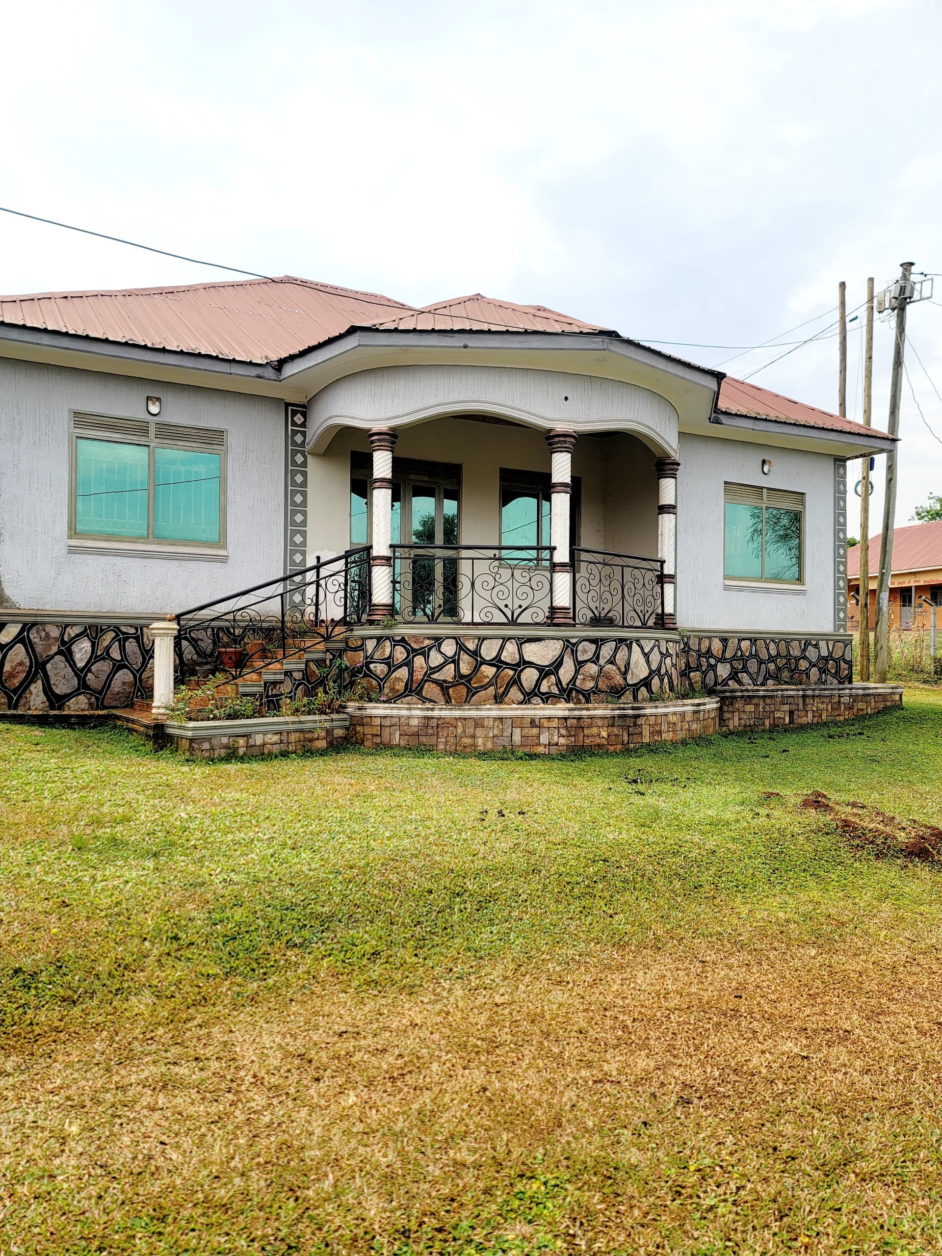 4BEDROOM house for sale at Kitende entebbe rd 210m