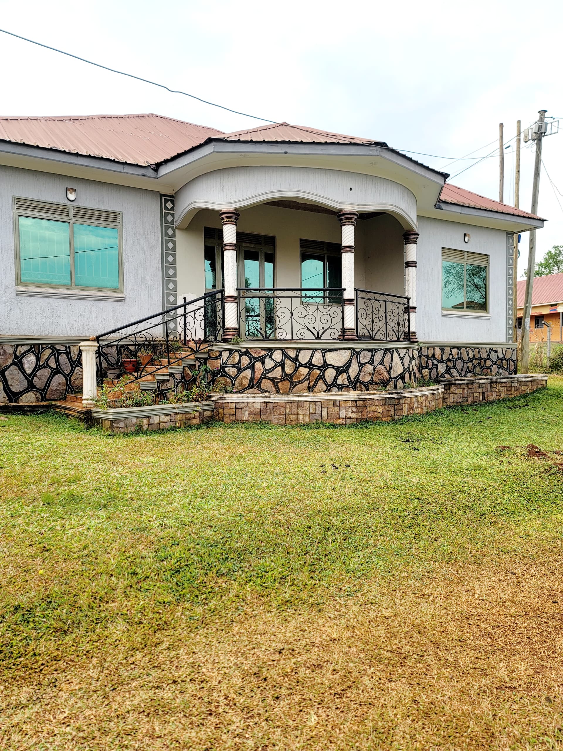 4BEDROOM house for sale at Kitende entebbe rd 210m