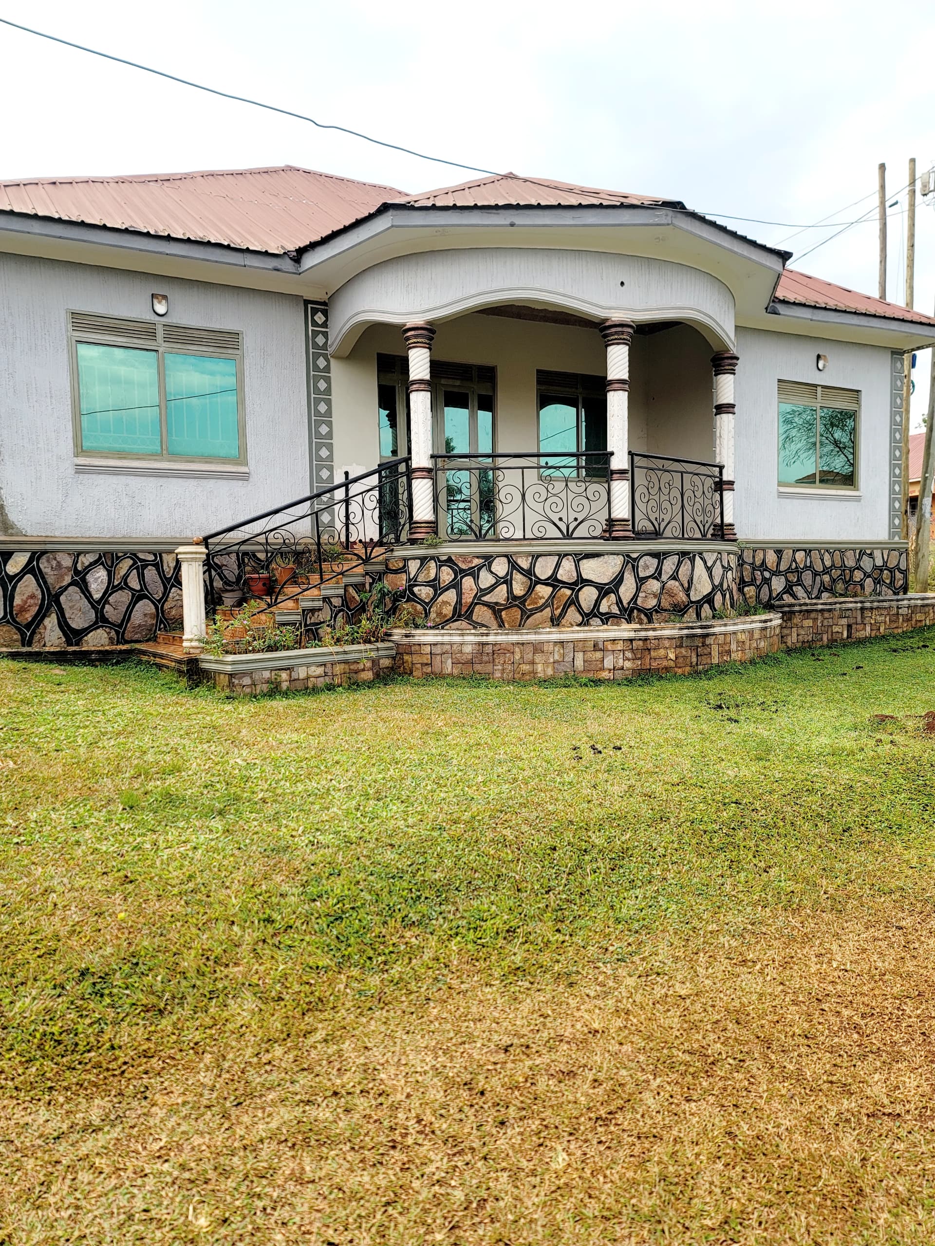 4BEDROOM house for sale at Kitende entebbe rd 210m