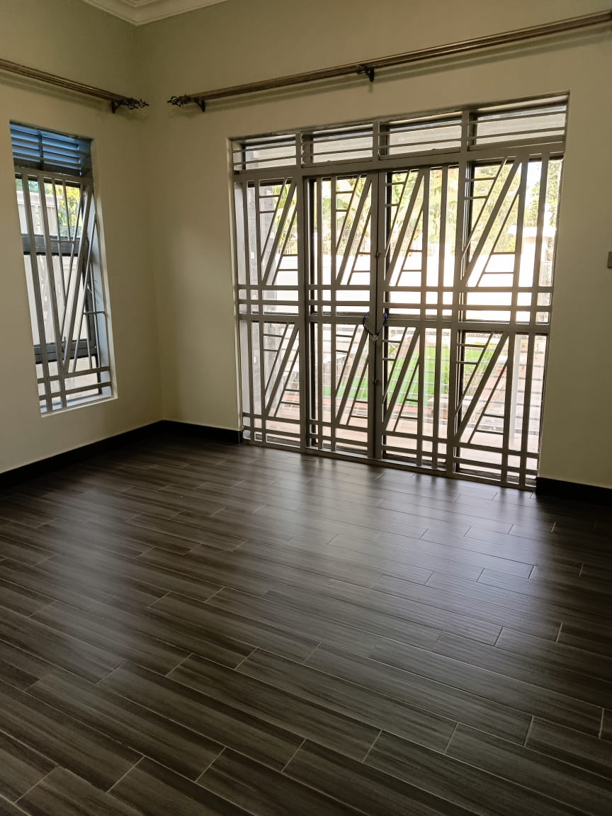 Brand new house kitende lumuli