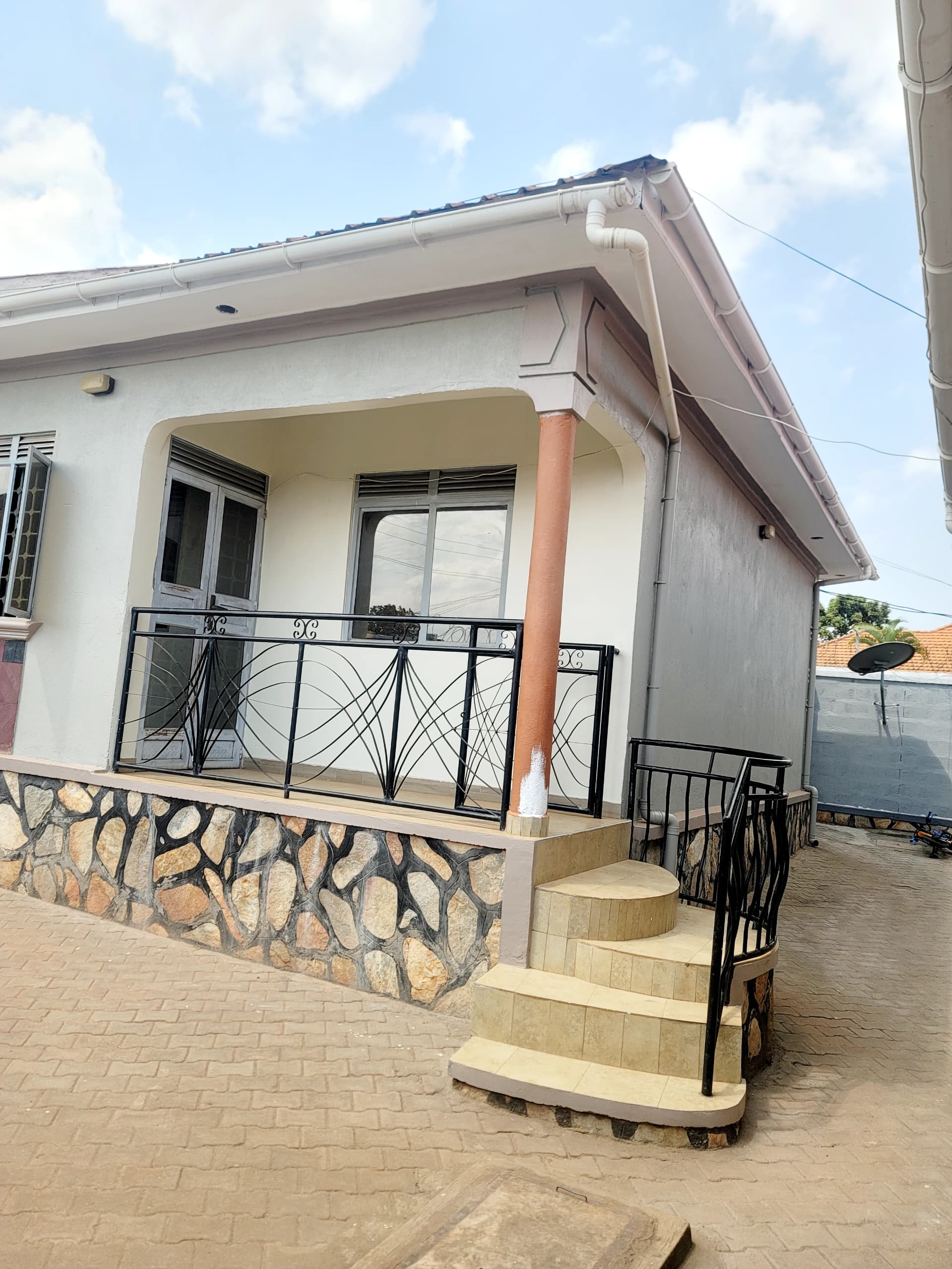 Rentals 4sale seguku katale entebbe rd