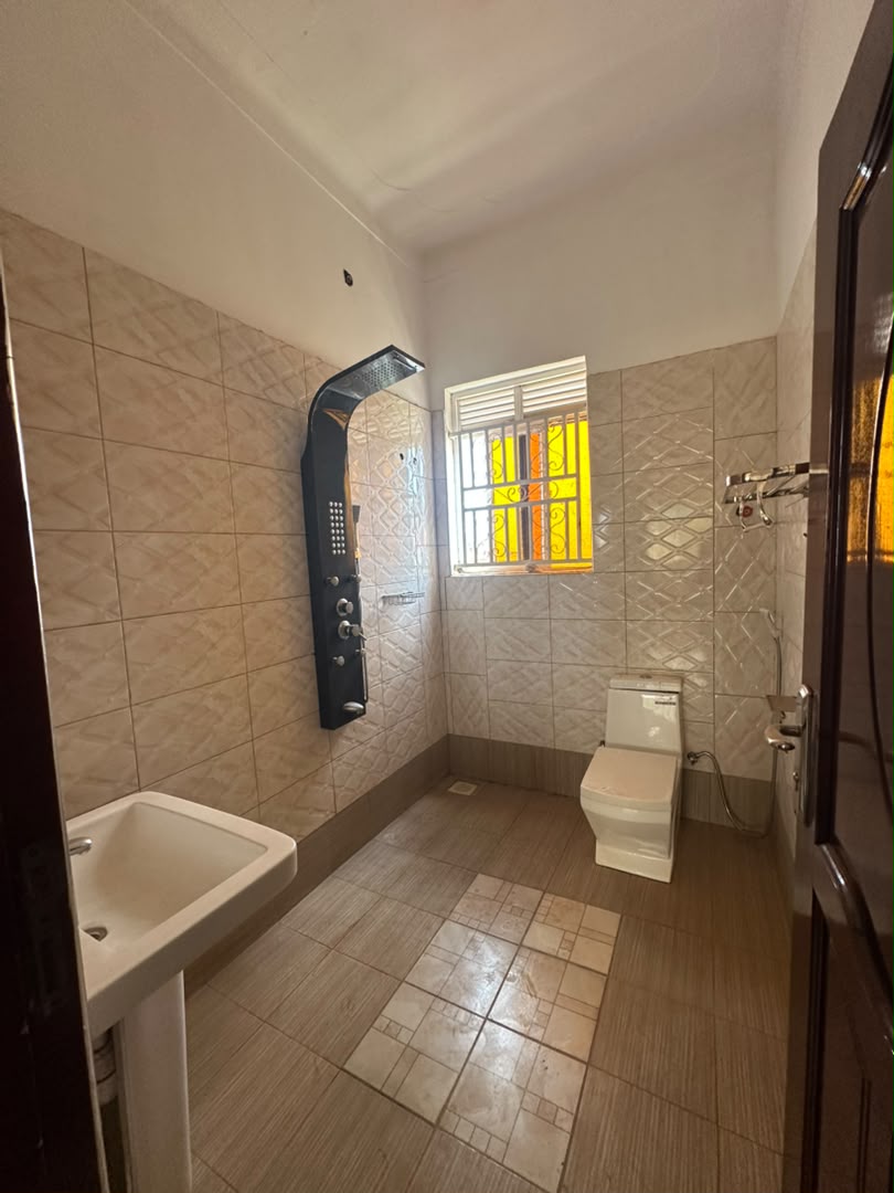 House 4sale seguku katale nalumunye entebbe rd