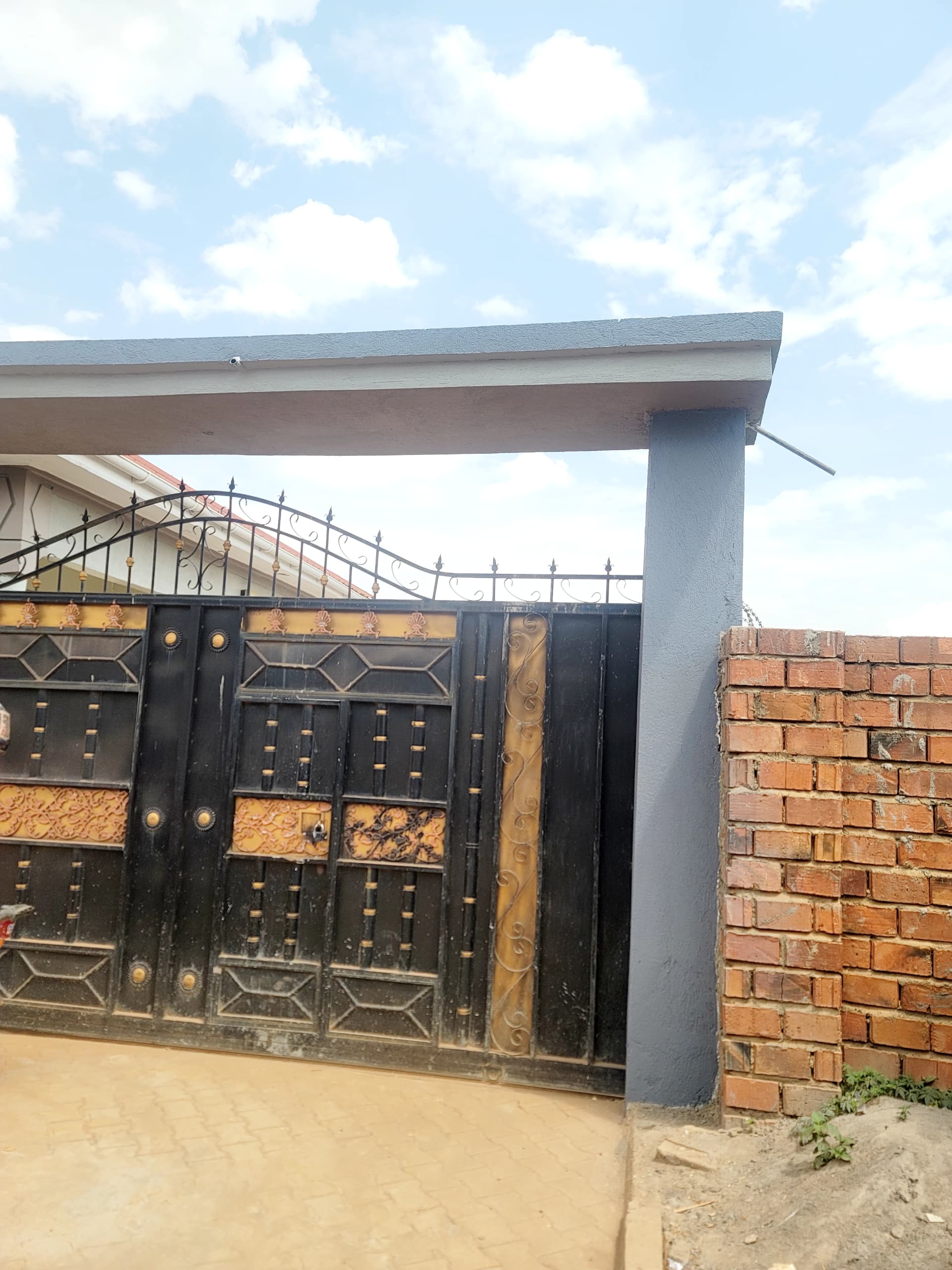 Rentals 4sale seguku katale entebbe rd