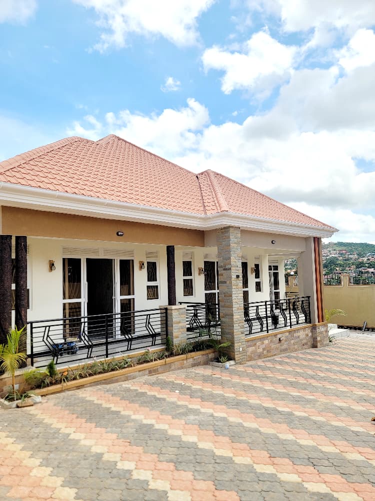 House in Kitende for 550m
