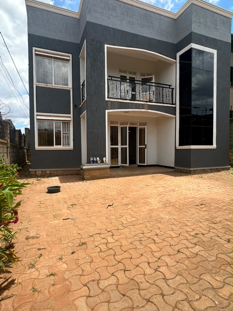 House 4sale seguku katale nalumunye entebbe rd