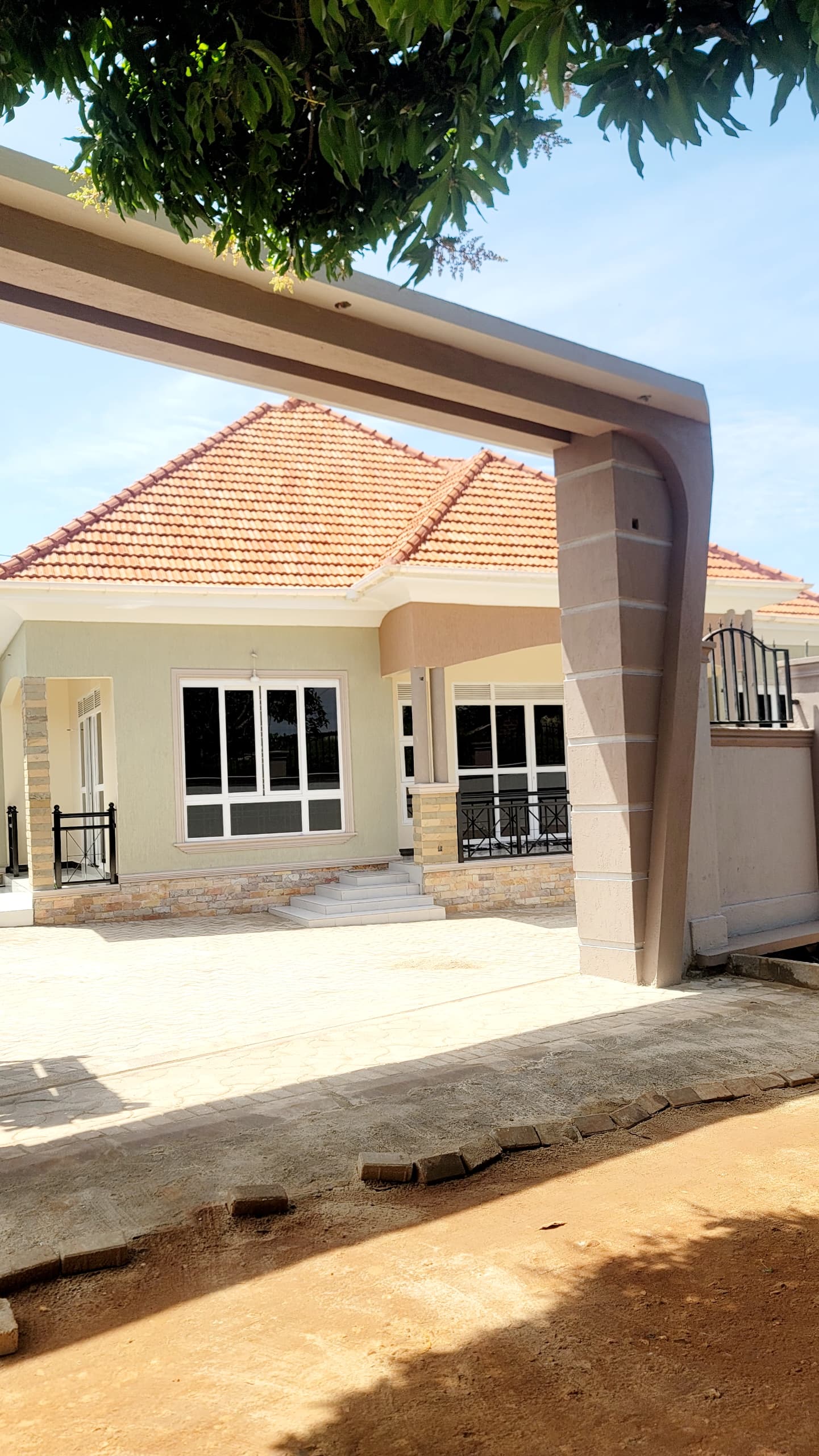 House for sale kitende entebbe rd