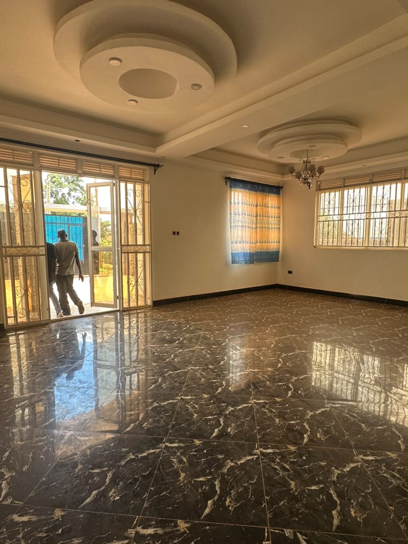 House 4sale seguku katale nalumunye entebbe rd