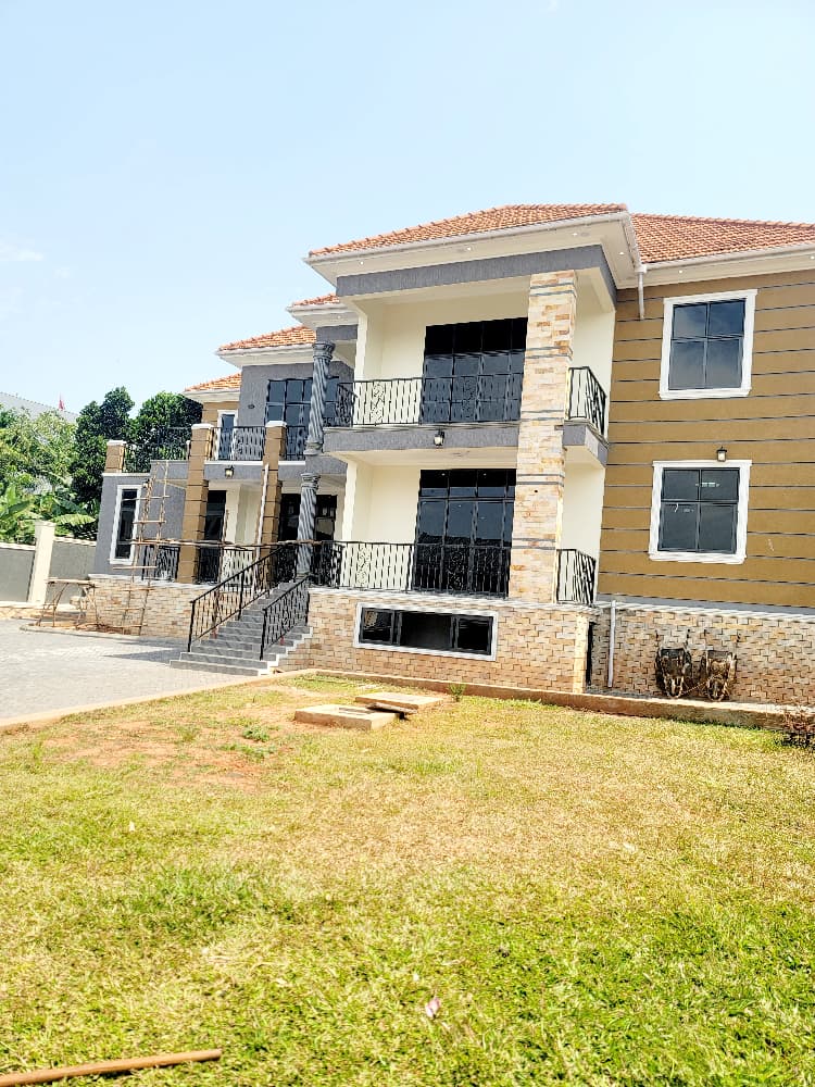 Home 4sale at Kiggo Munyonyo xpresshighway