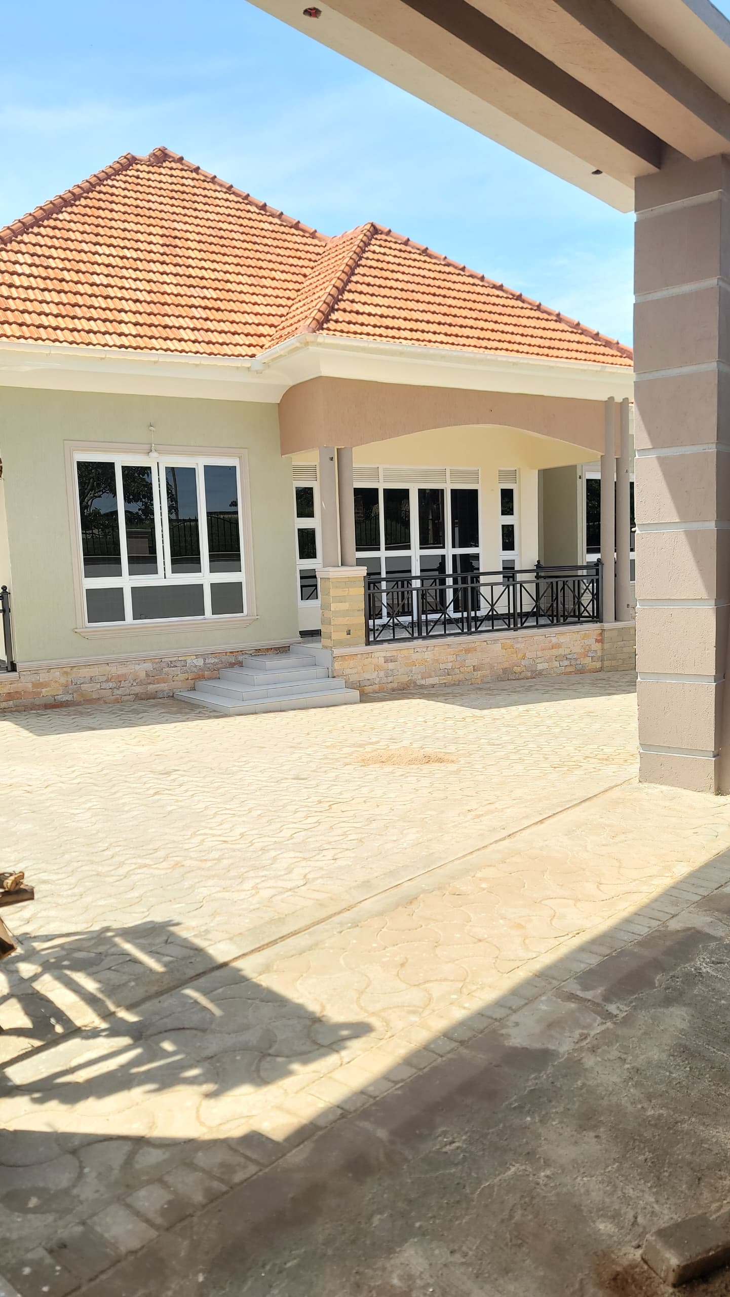 House for sale kitende entebbe rd