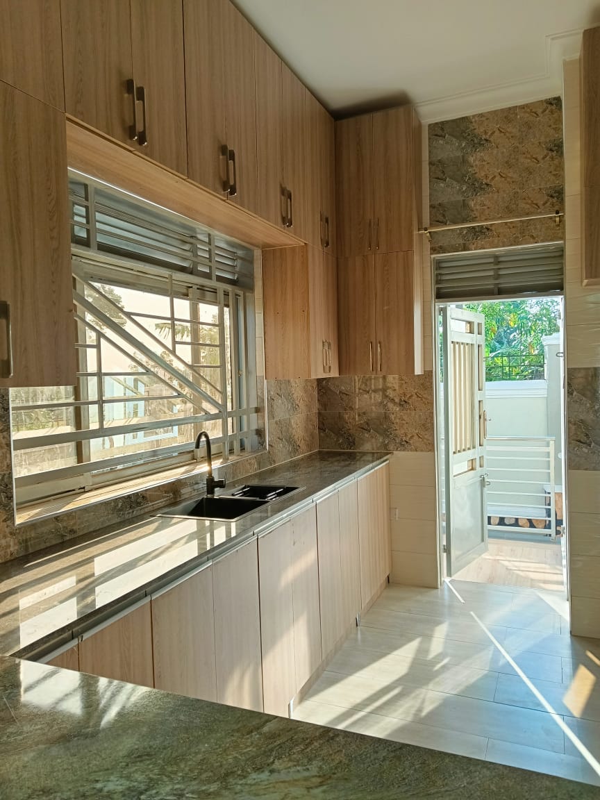 Brand new house kitende lumuli