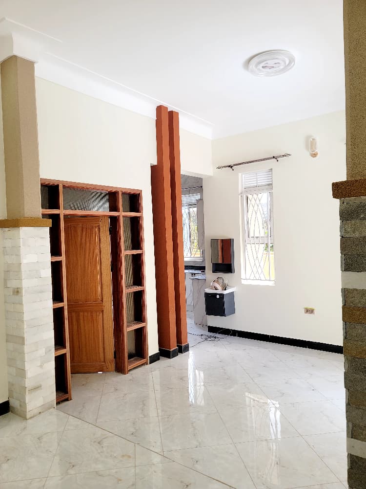House in Kitende for 550m