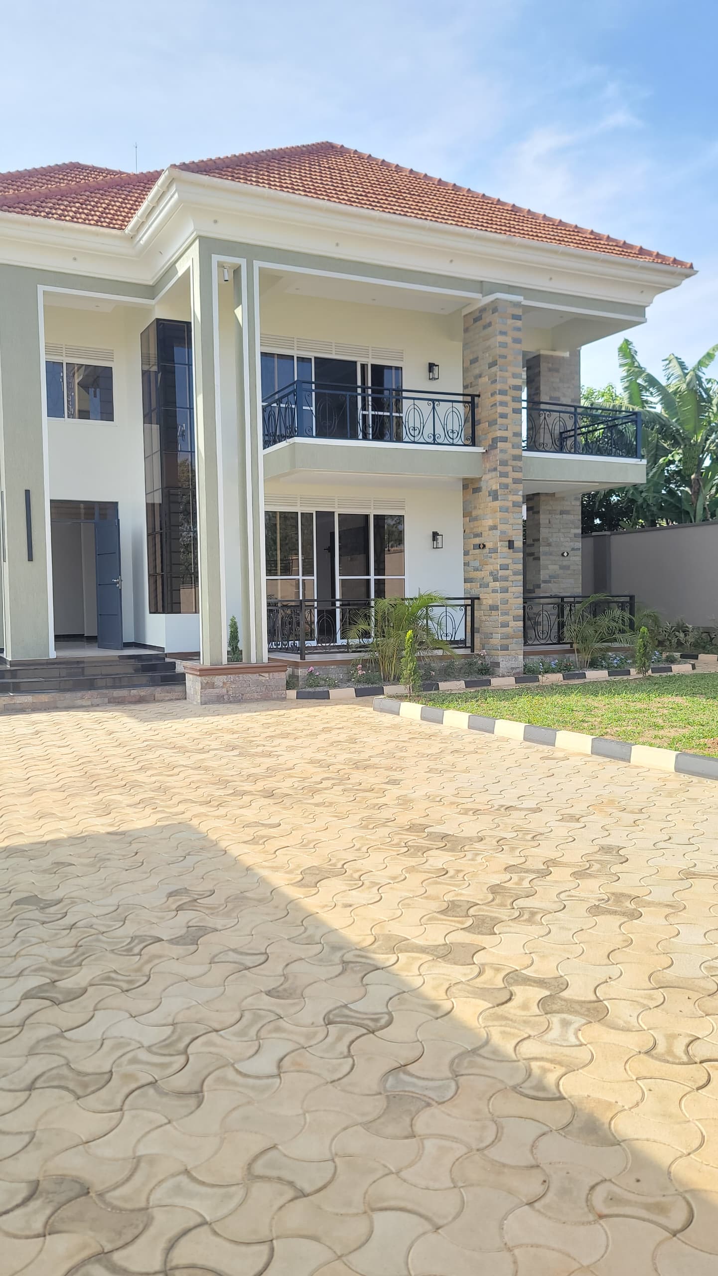 Flat house for sale in bwebaja entebbe rd