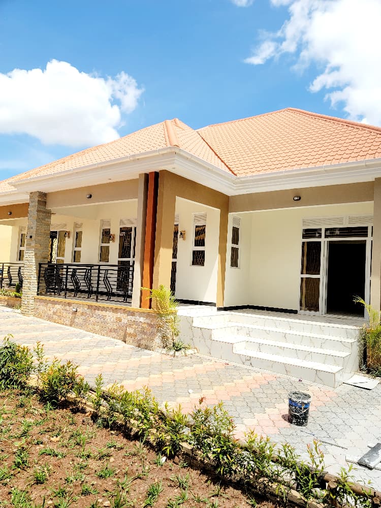 House in Kitende for 550m