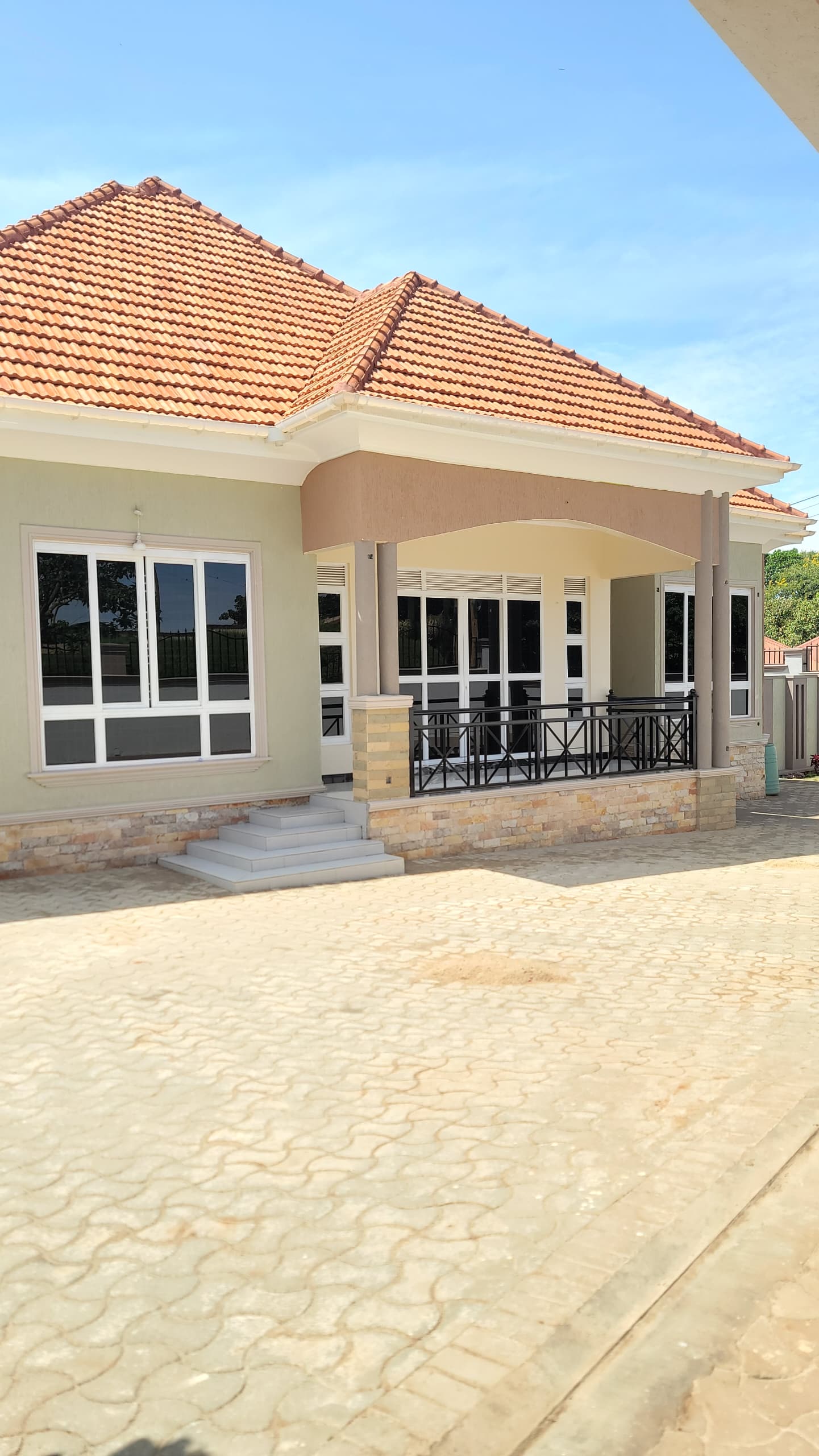 House for sale kitende entebbe rd