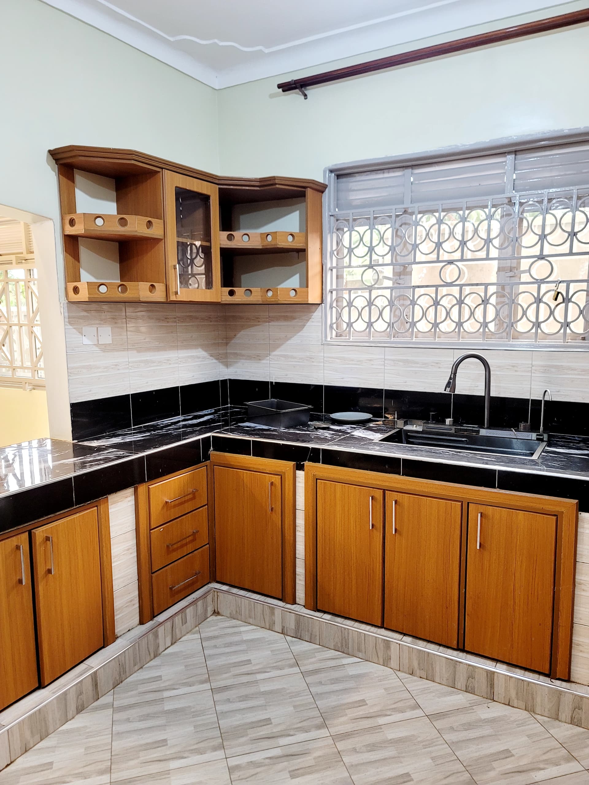 House sale bweya kajansi entebbe rd