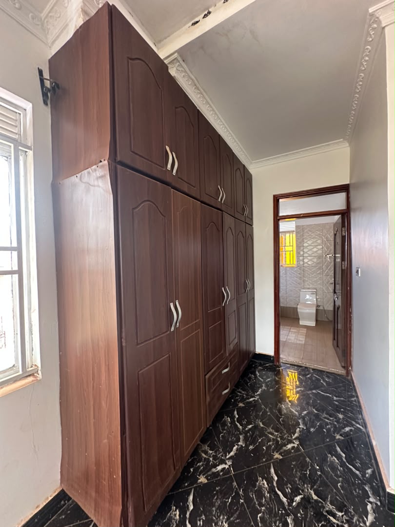 House 4sale seguku katale nalumunye entebbe rd