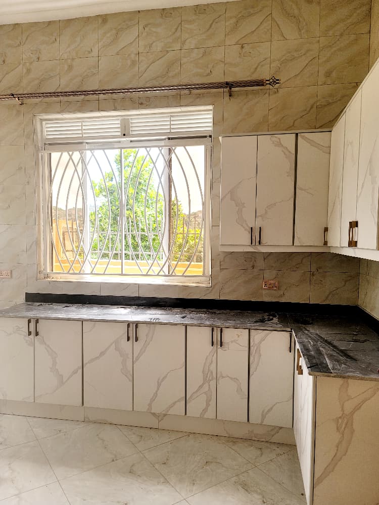 House in Kitende for 550m