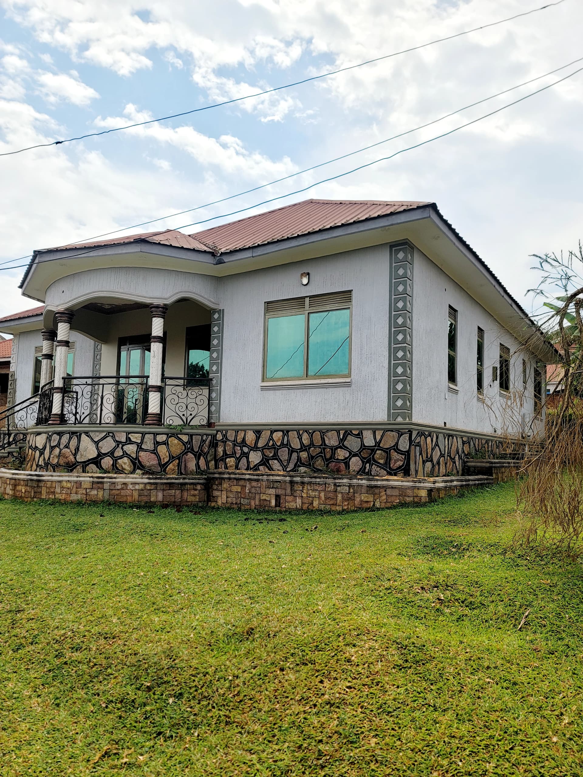 4BEDROOM house for sale at Kitende entebbe rd 210m