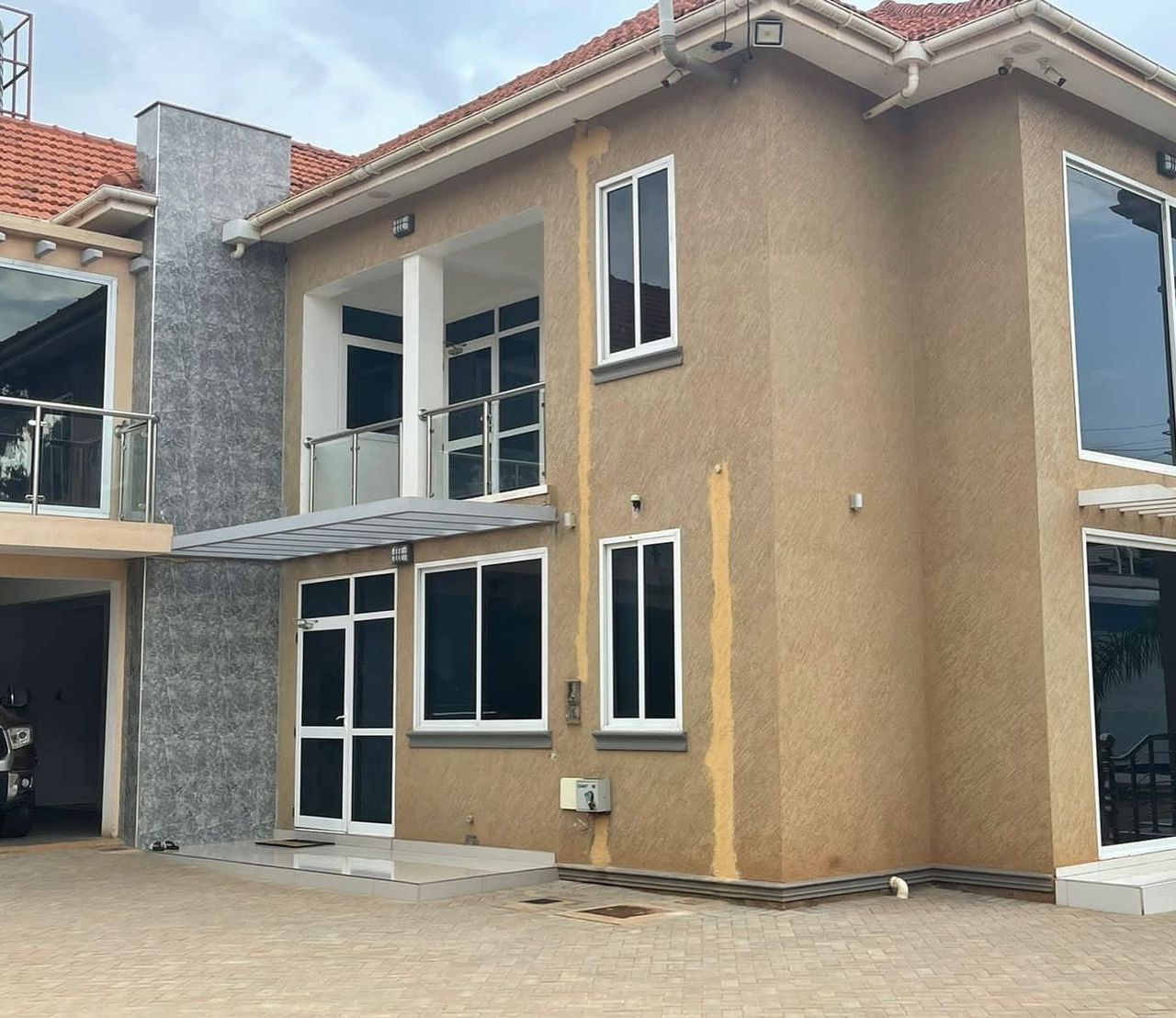 Luxurious 9bedroom fully furnished mansion