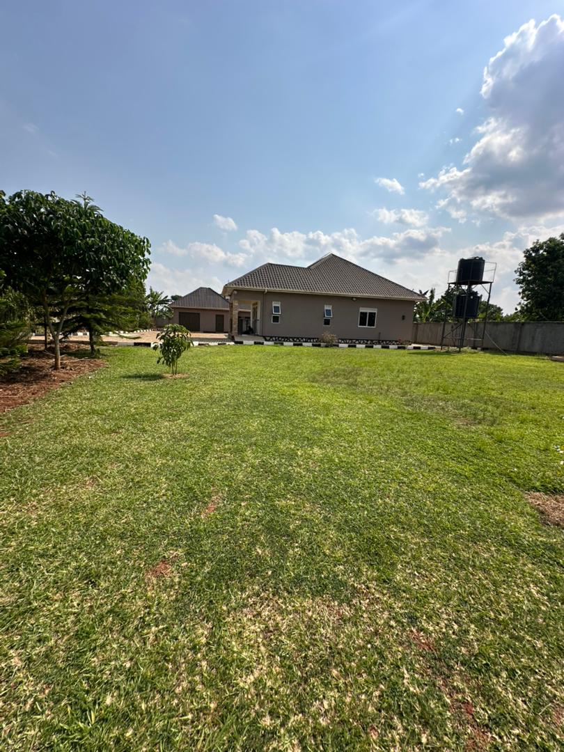 4acre house for sale in mukono