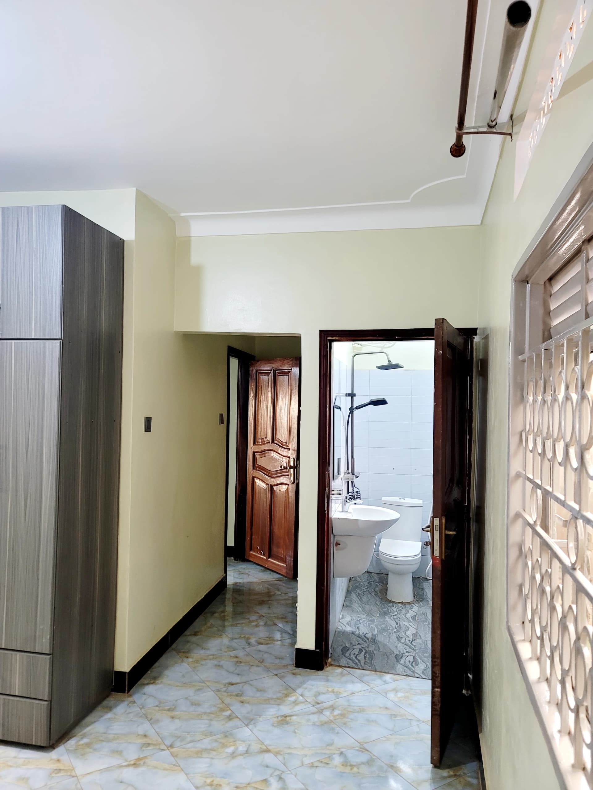 House sale bweya kajansi entebbe rd