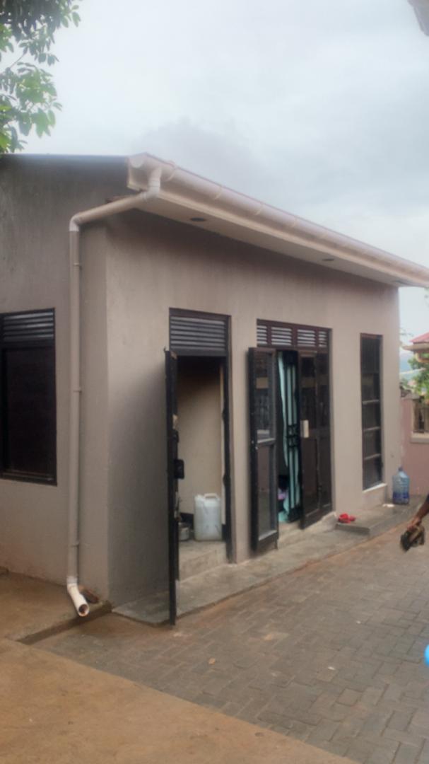 3bedroom house 4 sale Kitende near st Mary's stadium 350m