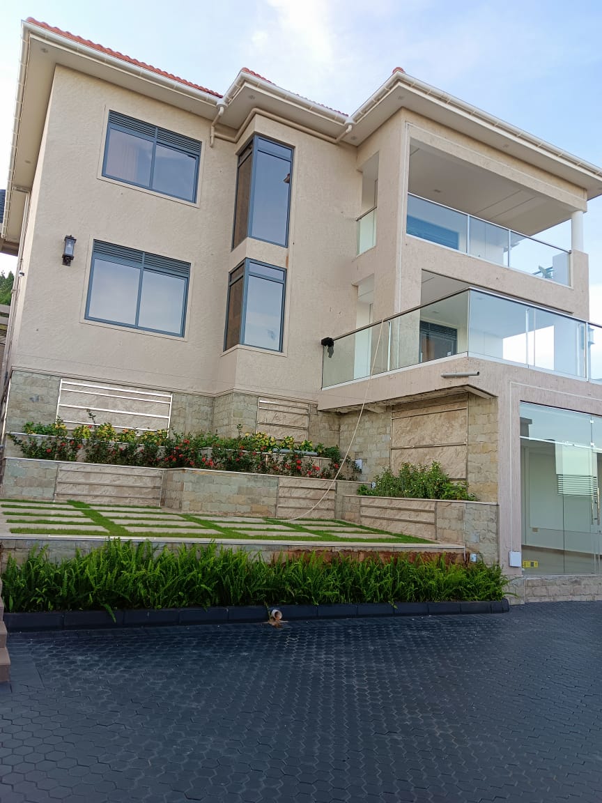 brand new house Namulanda entebbe rd with lake view