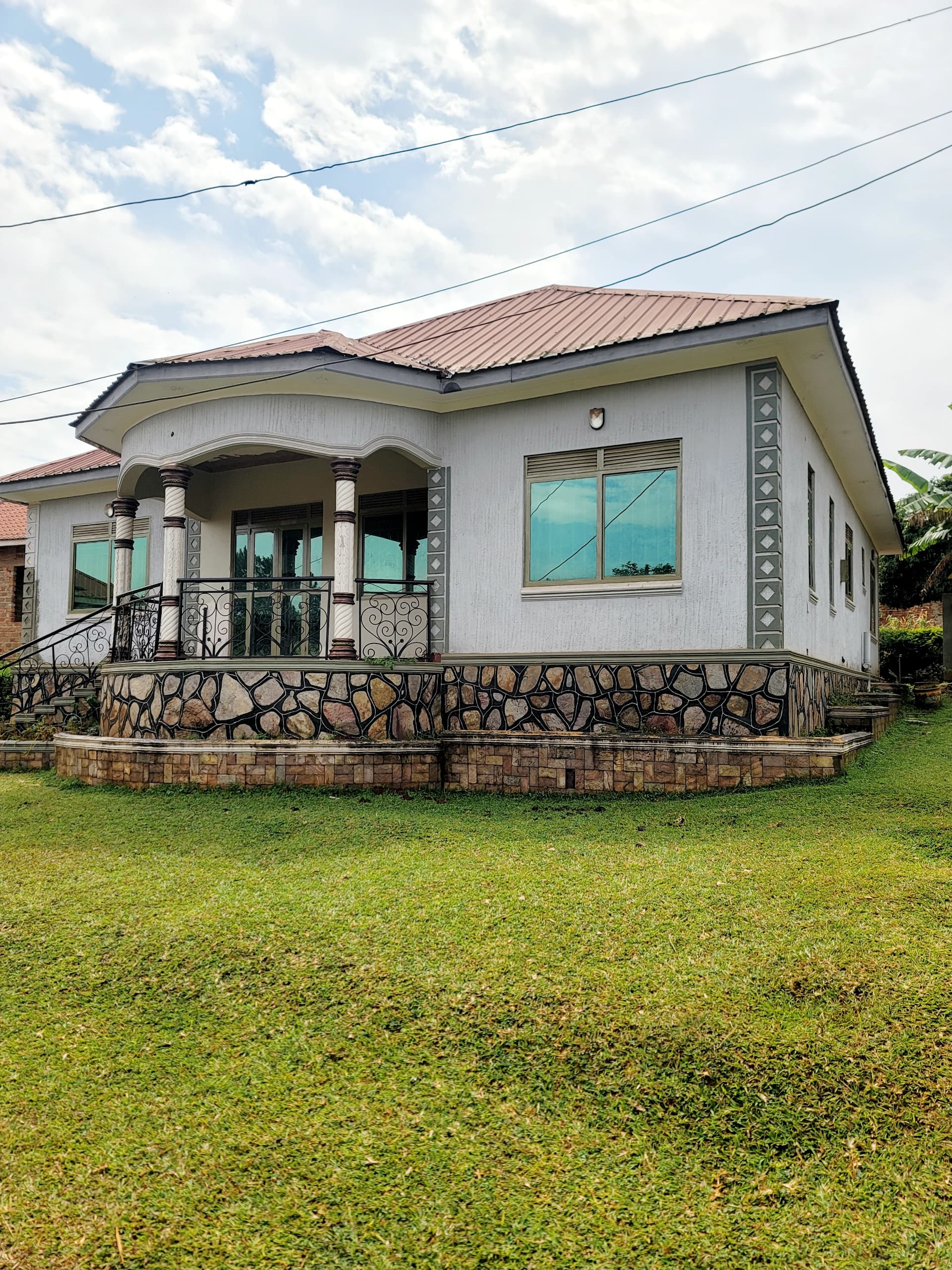 4BEDROOM house for sale at Kitende entebbe rd 210m