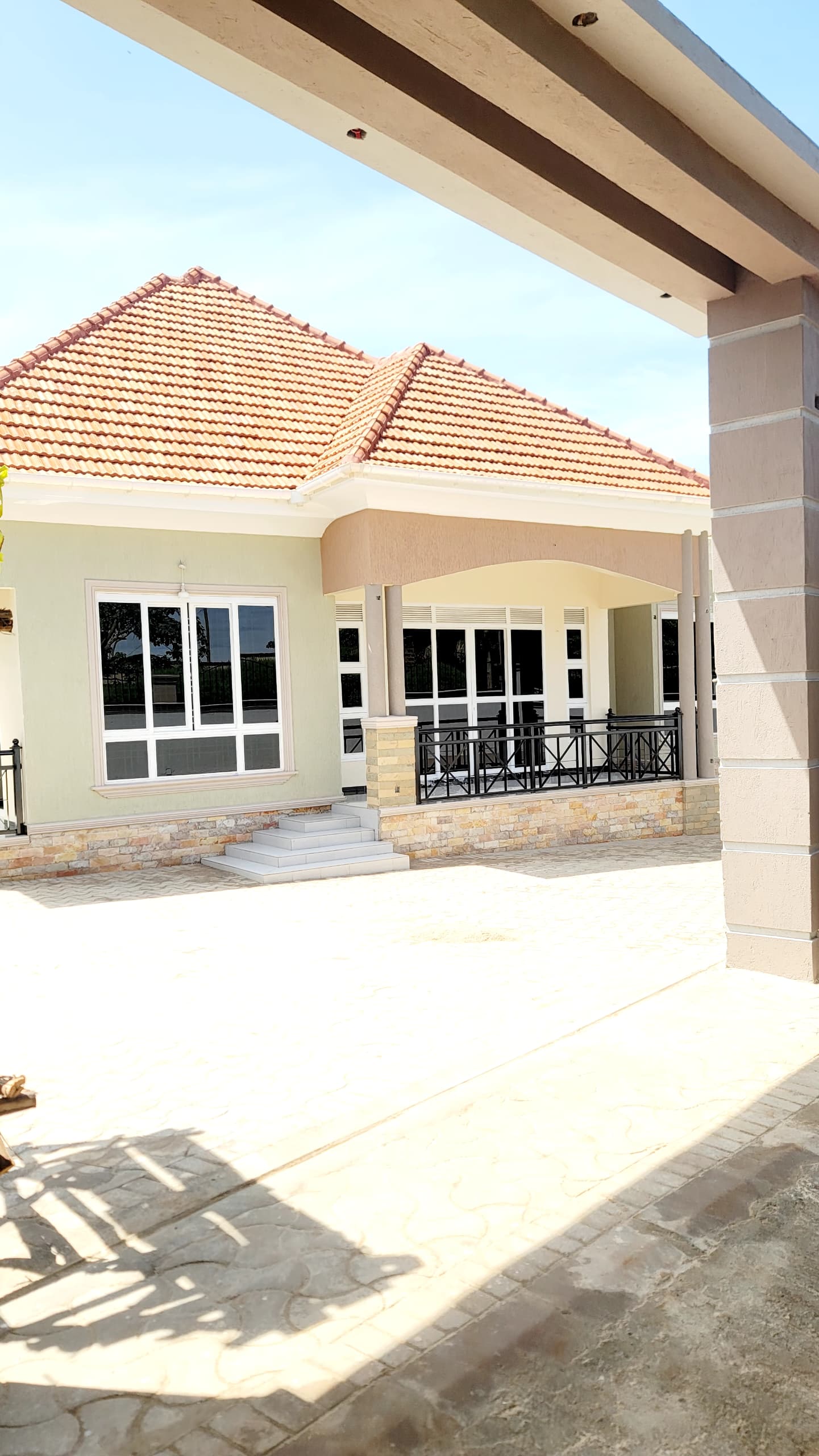 House for sale kitende entebbe rd