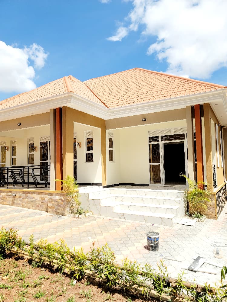 House in Kitende for 550m