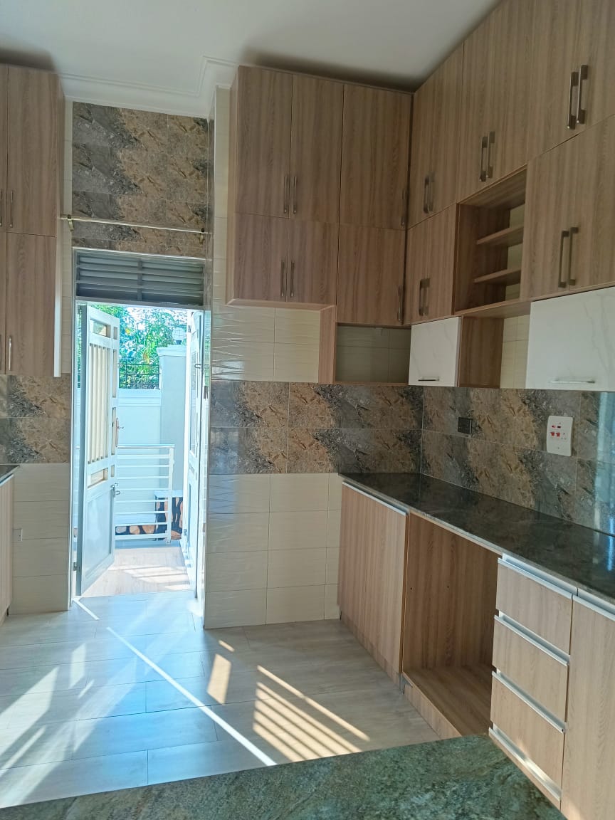 Brand new house kitende lumuli