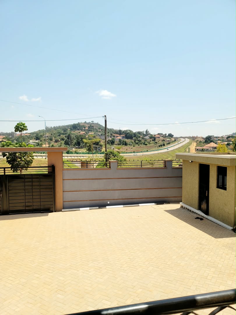 house for sale Kitende sekiwunga 330m
