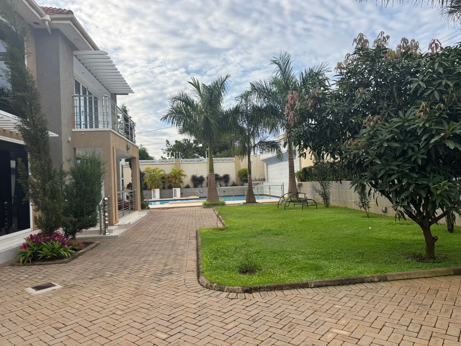 Luxurious 9bedroom fully furnished mansion