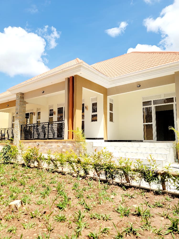 House in Kitende for 550m