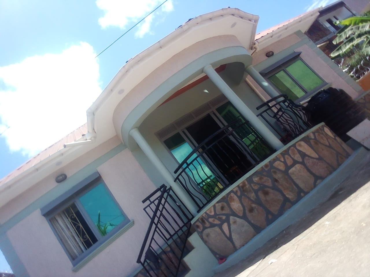 3bedrm house 4sale in Bweya Kitende 200m