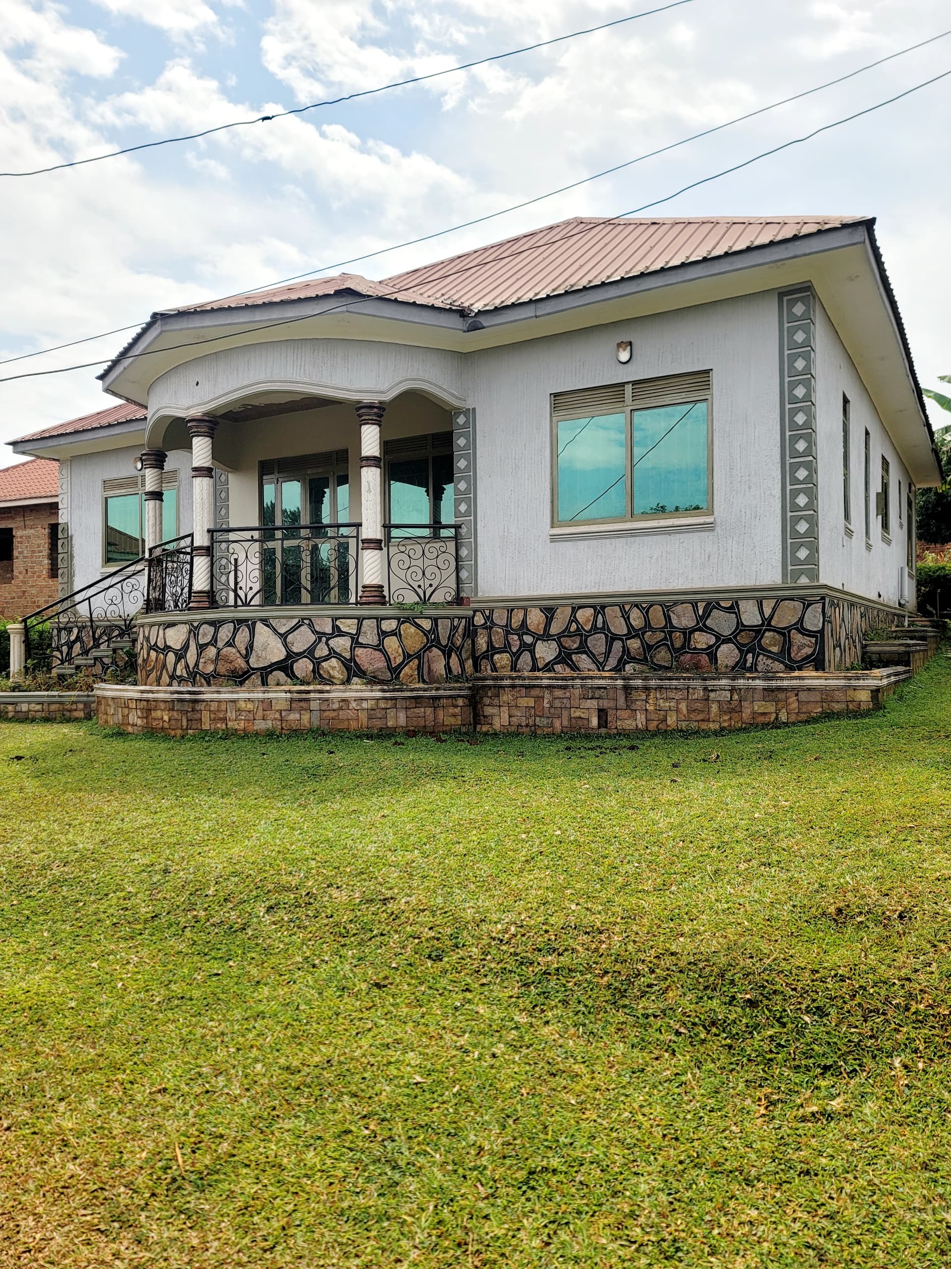 4BEDROOM house for sale at Kitende entebbe rd 210m