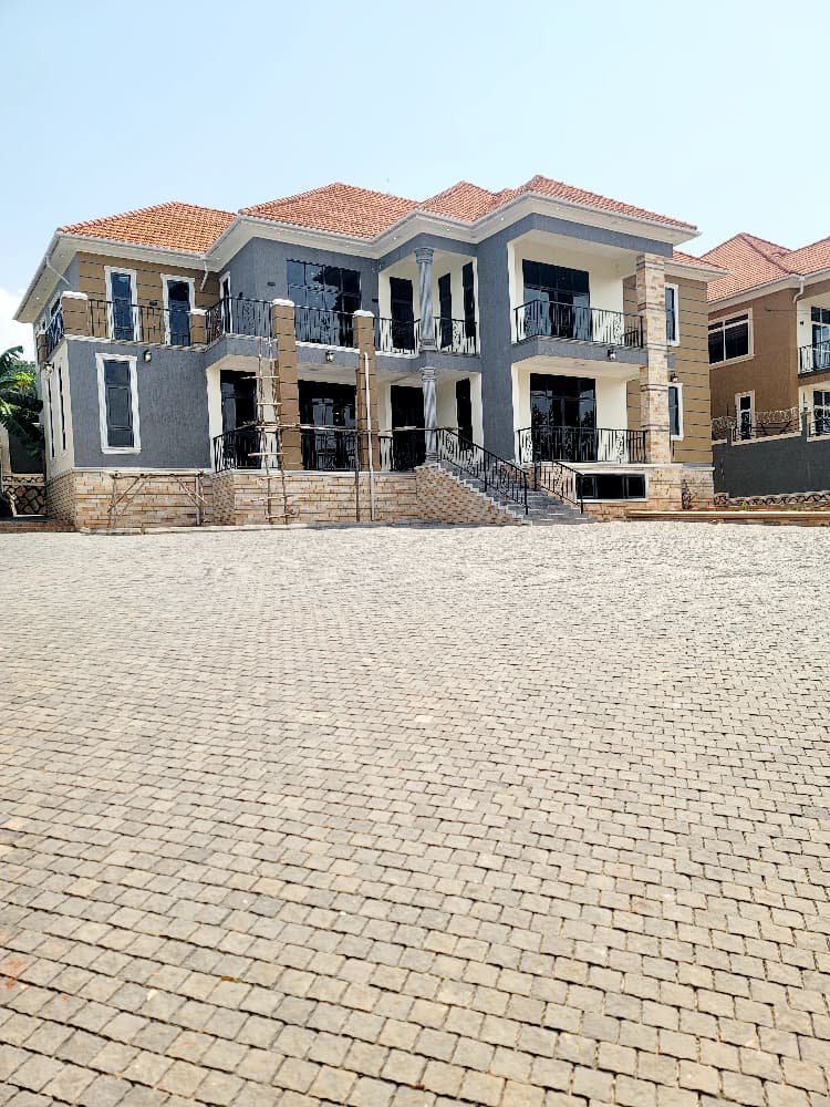 Home 4sale at Kiggo Munyonyo xpresshighway