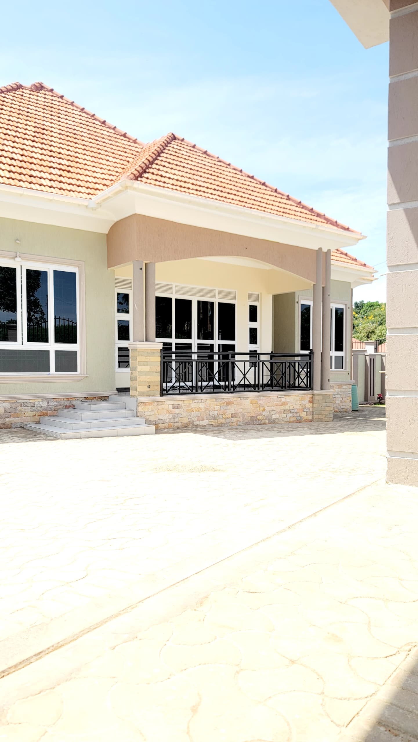 House for sale kitende entebbe rd