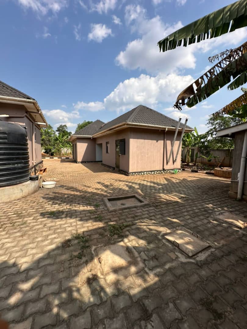 4acre house for sale in mukono