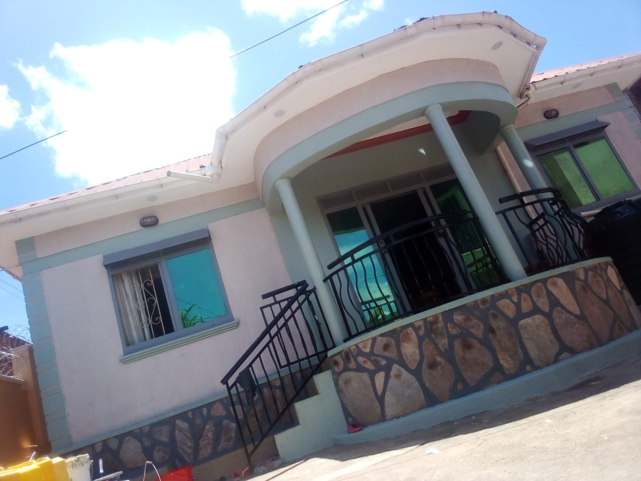 3bedrm house 4sale in Bweya Kitende 200m