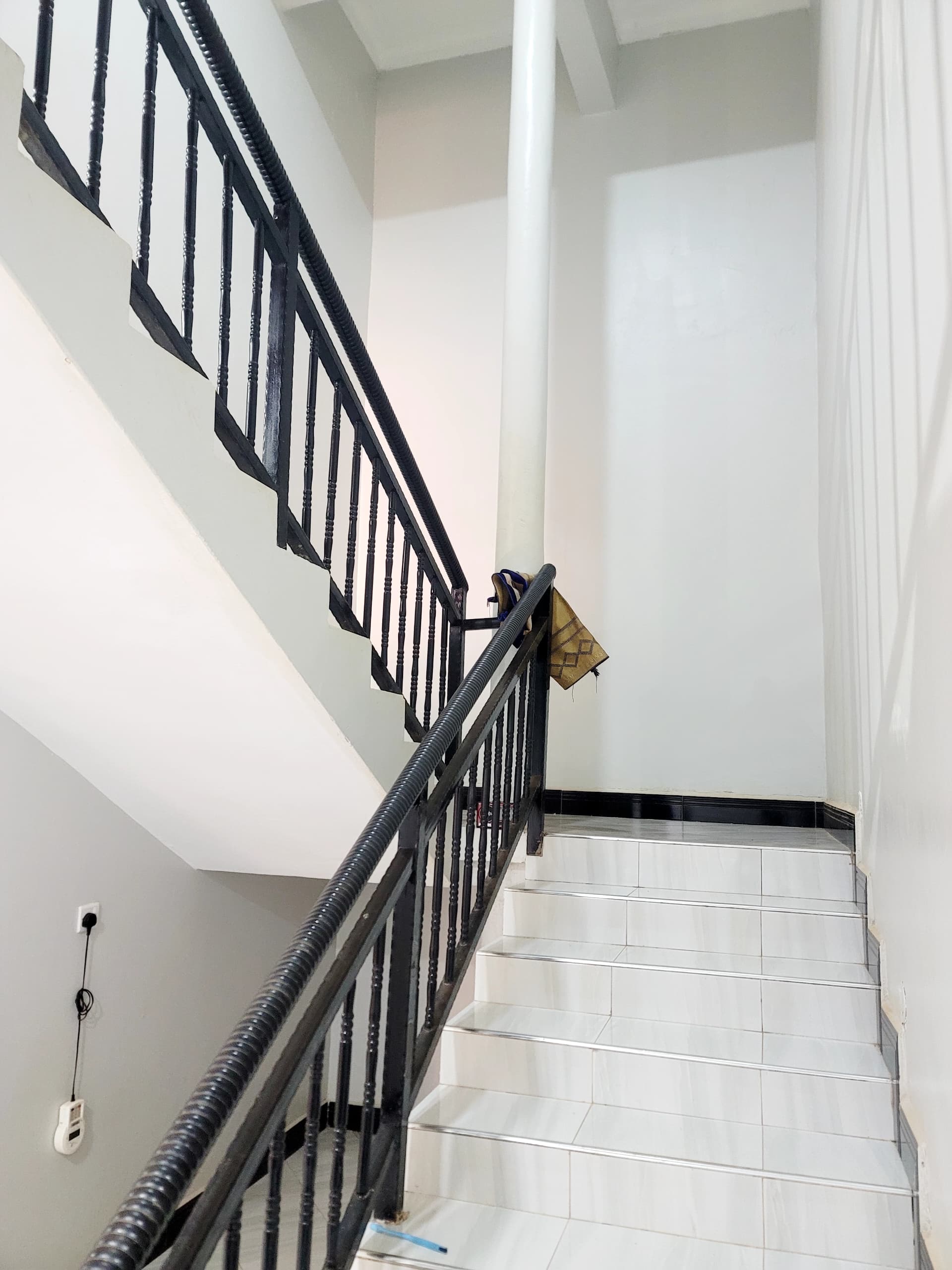 4 bedroom Flat house for sale in kitende kitovu entebbe rd 450m
