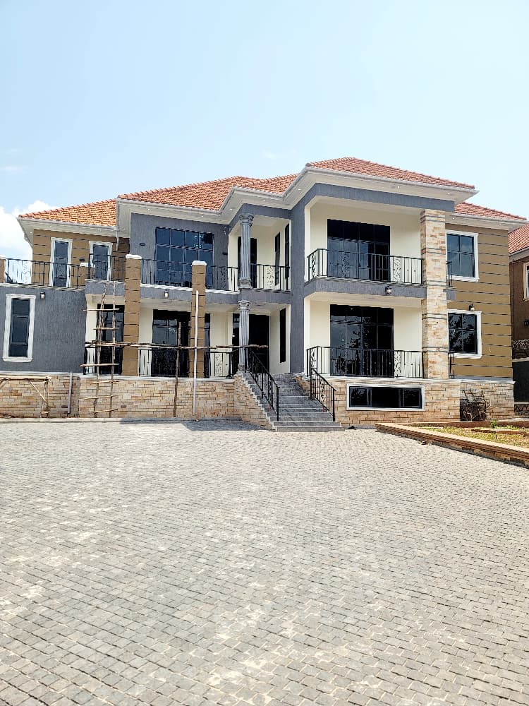Home 4sale at Kiggo Munyonyo xpresshighway