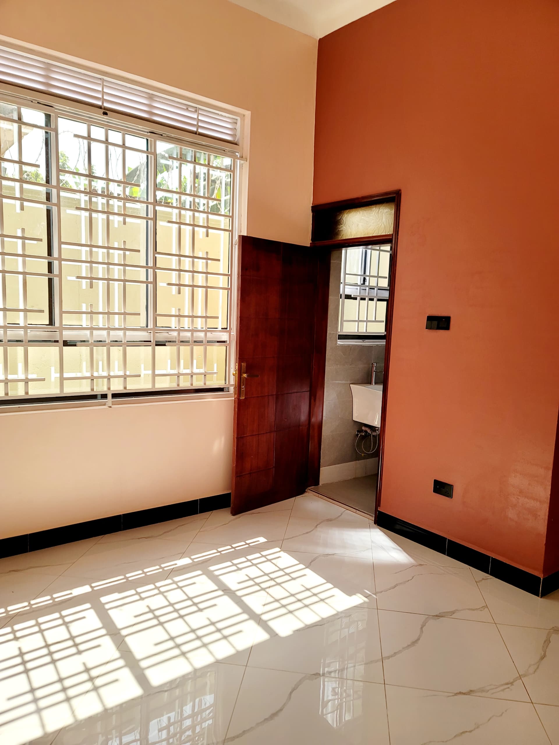 House for sale in Bwebaja akright city