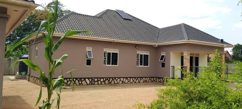 4acre house for sale in mukono