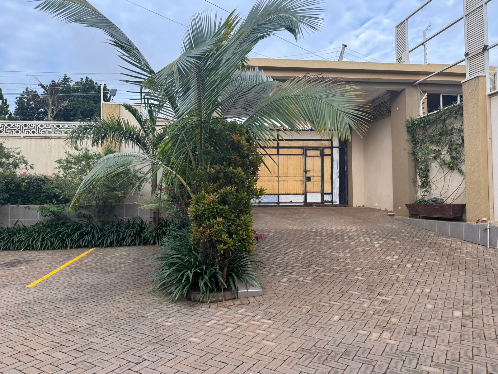 Luxurious 9bedroom fully furnished mansion