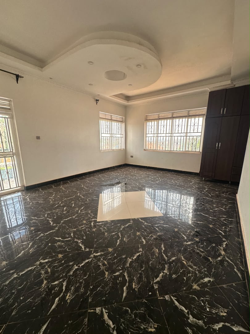 House 4sale seguku katale nalumunye entebbe rd