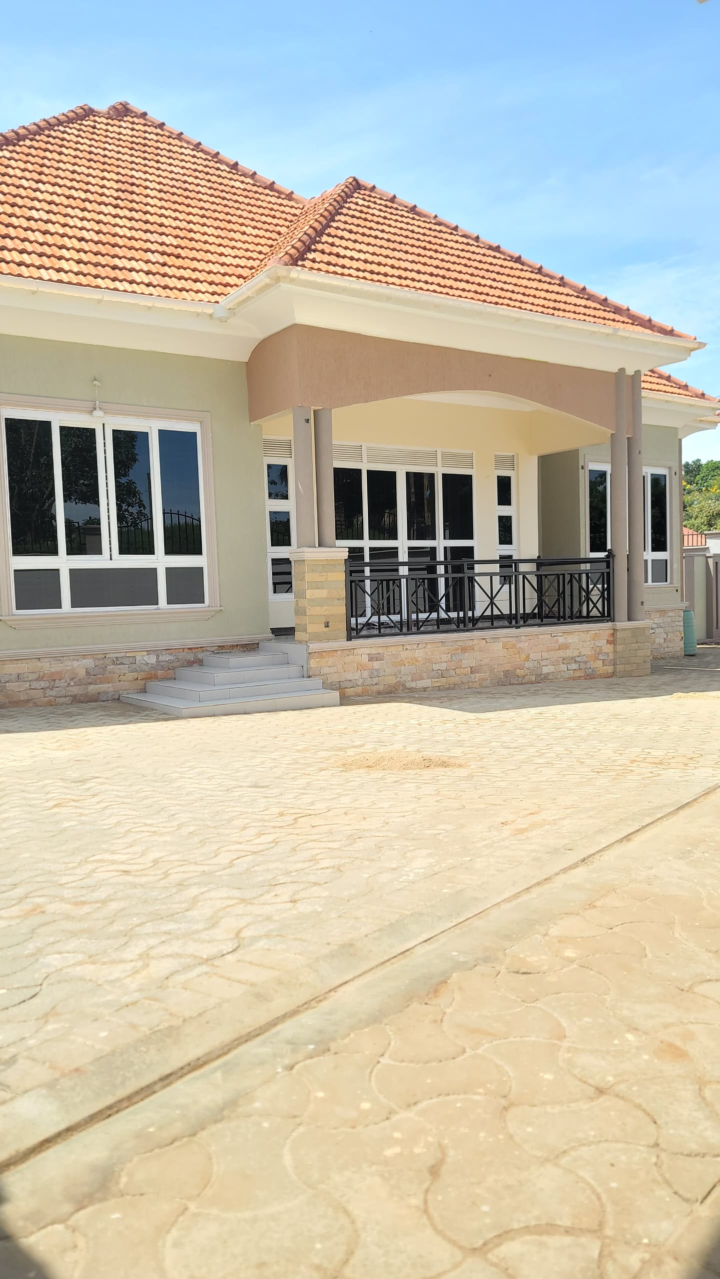 House for sale kitende entebbe rd